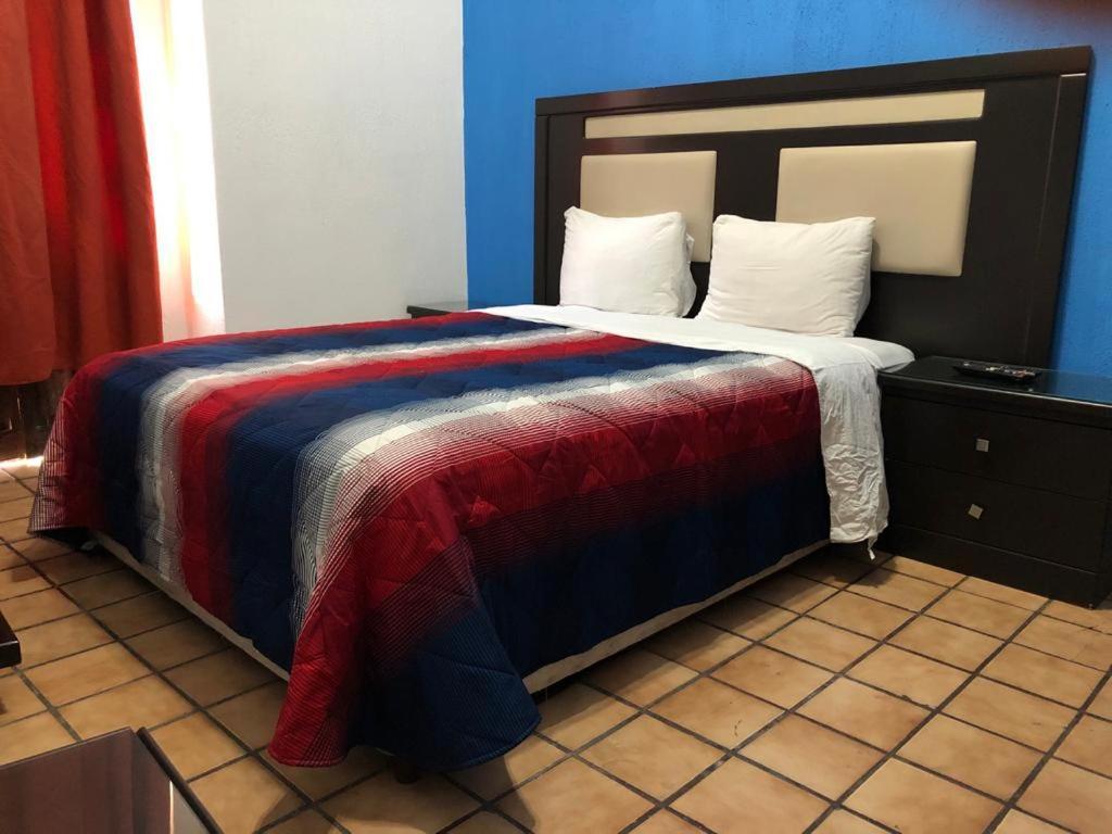 Hostal De Los Reyes Hotel Guadalajara Ngoại thất bức ảnh