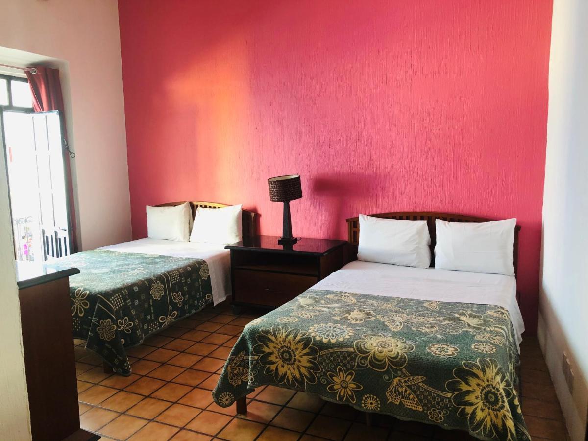 Hostal De Los Reyes Hotel Guadalajara Ngoại thất bức ảnh